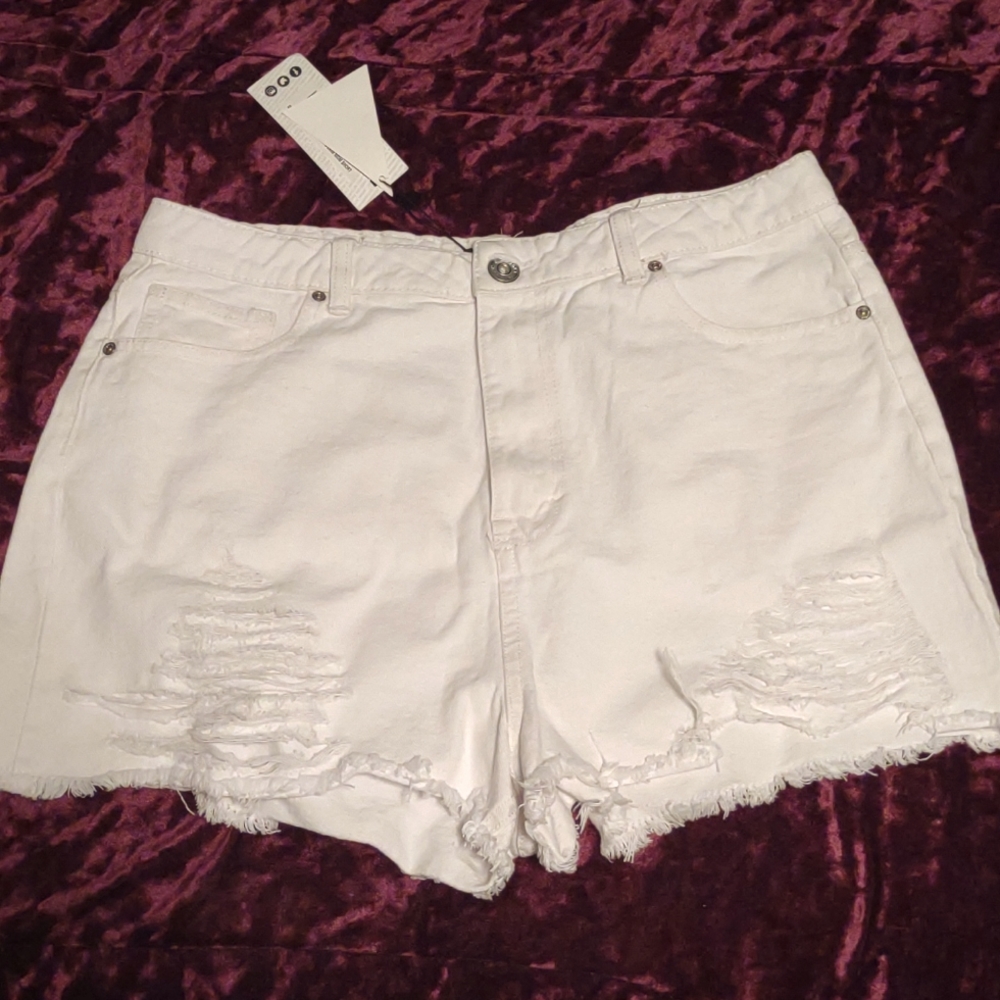 Boohoo White shorts, size 12